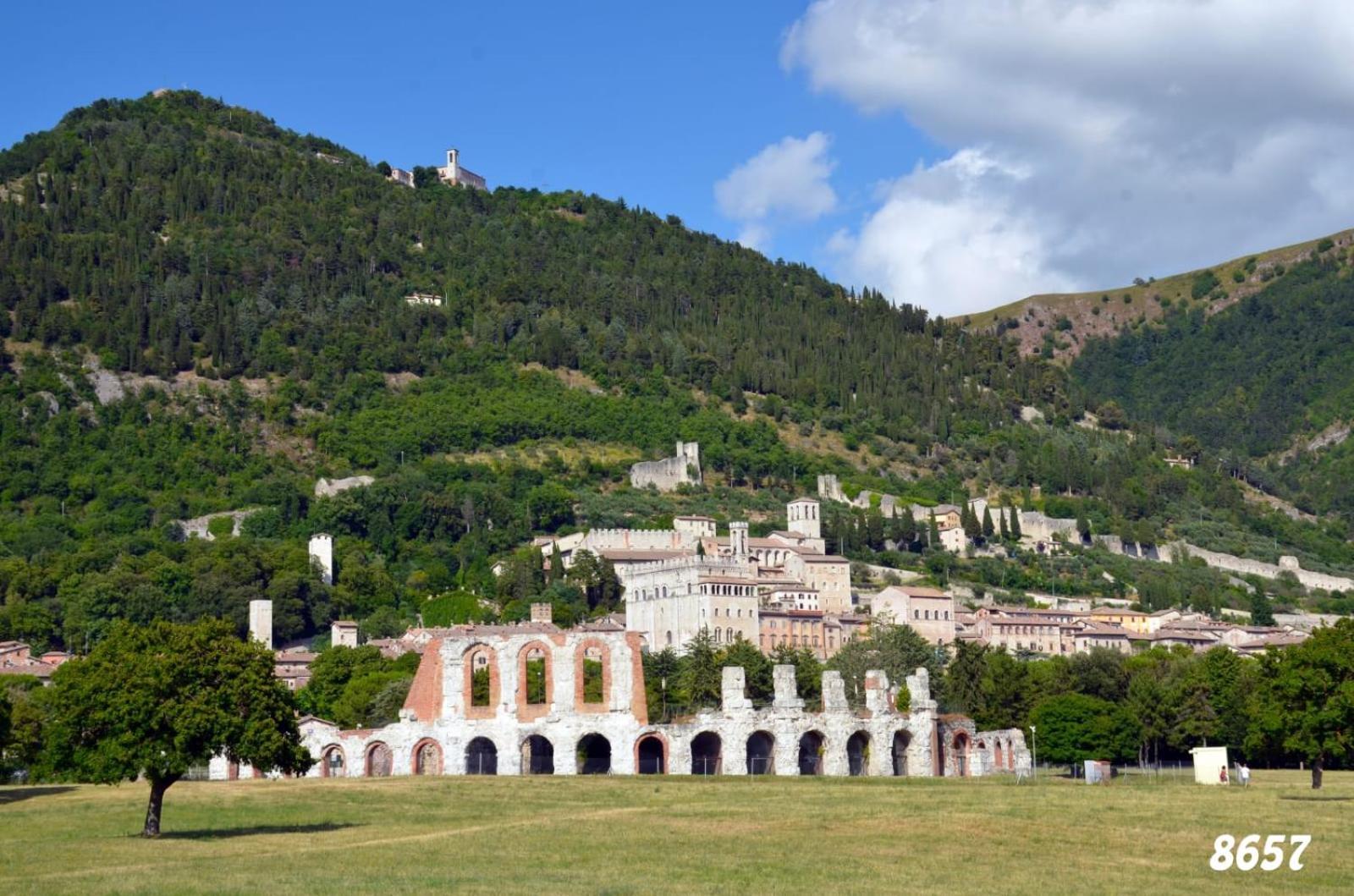 La Dimora Di Pietra Apartamento Gubbio Exterior foto